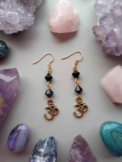 ARETES NEGROS OM
