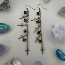 Cargar imagen en el visor de la galería, Aretes Cruces negros
