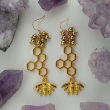 Cargar imagen en el visor de la galería, Aretes Abeja Panal 5
