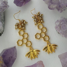 Cargar imagen en el visor de la galería, Aretes Abeja Panal 5
