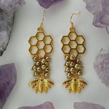 Cargar imagen en el visor de la galería, Aretes Abeja Panal 7
