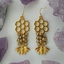 Cargar imagen en el visor de la galería, Aretes Abeja Panal 7
