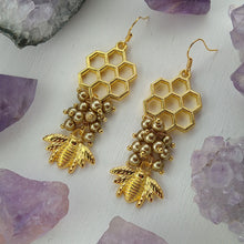 Cargar imagen en el visor de la galería, Aretes Abeja Panal 7
