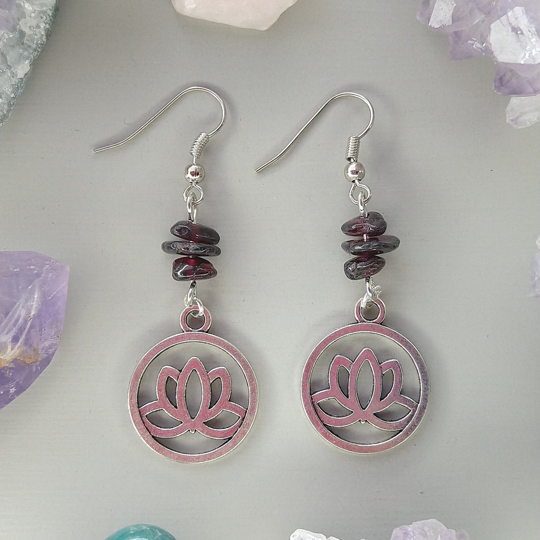 Aretes Flor de Loto Granate