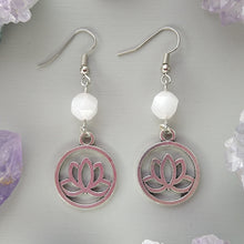 Cargar imagen en el visor de la galería, Aretes Flor de Loto Cuarzo Rosa
