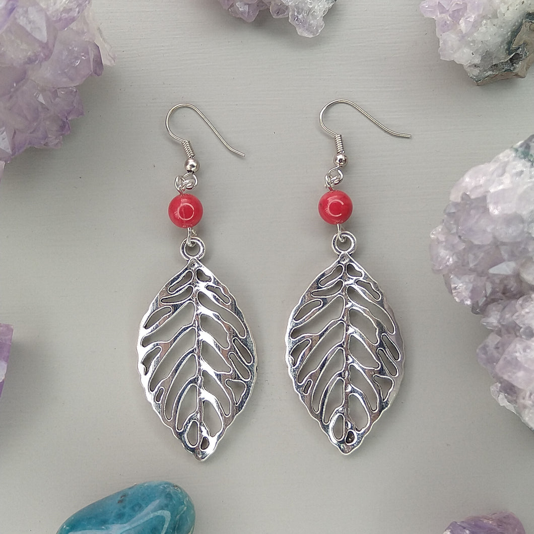 ARETES HOJAS CORAL ROJO