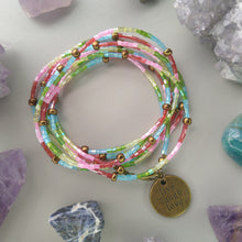 Cargar imagen en el visor de la galería, PULSERA ENVOLVENTE LIVE LAUGH LOVE
