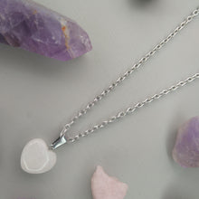 Cargar imagen en el visor de la galería, COLLAR CORAZÓN CUARZO ROSA
