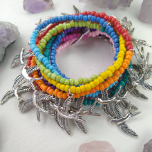 Cargar imagen en el visor de la galería, PULSERA ENVOLVENTE PÁJAROS COLORES
