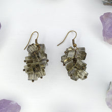 Cargar imagen en el visor de la galería, ARETES GRIS CUBO
