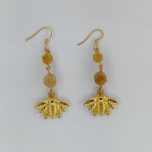 Cargar imagen en el visor de la galería, ARETES ABEJA
