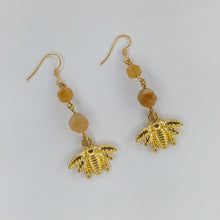 Cargar imagen en el visor de la galería, ARETES ABEJA
