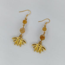 Cargar imagen en el visor de la galería, ARETES ABEJA
