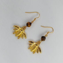 Cargar imagen en el visor de la galería, ARETES ABEJA
