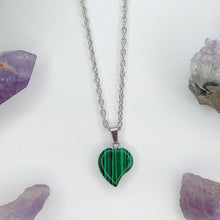Cargar imagen en el visor de la galería, COLLAR CORAZÓN MALAKITA
