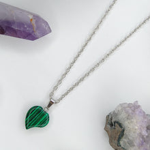 Cargar imagen en el visor de la galería, COLLAR CORAZÓN MALAKITA
