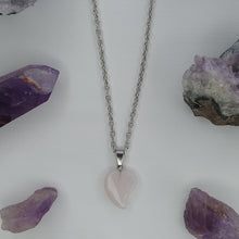 Cargar imagen en el visor de la galería, COLLAR CORAZÓN CUARZO ROSA
