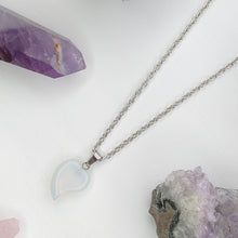 Cargar imagen en el visor de la galería, COLLAR CORAZÓN ÓPALO
