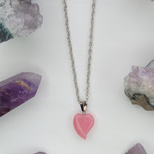 Cargar imagen en el visor de la galería, COLLAR CORAZÓN CUARZO FRESA
