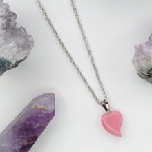 Cargar imagen en el visor de la galería, COLLAR CORAZÓN CUARZO FRESA
