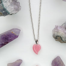 Cargar imagen en el visor de la galería, COLLAR CORAZÓN CUARZO FRESA
