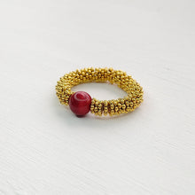 Cargar imagen en el visor de la galería, ANILLO CORAL DORADO

