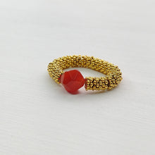 Cargar imagen en el visor de la galería, ANILLO CORNALINA DORADO
