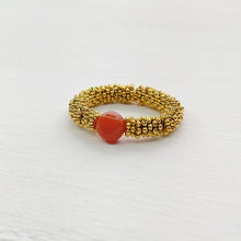 Cargar imagen en el visor de la galería, ANILLO CORANLINA DORADO
