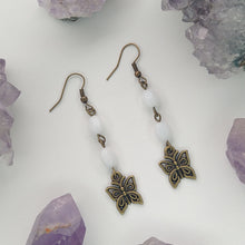 Cargar imagen en el visor de la galería, ARETES MARIPOSA BLANCO
