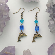 Cargar imagen en el visor de la galería, ARETES DELFIN AZUL
