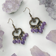 Cargar imagen en el visor de la galería, ARETES CANDELABRO CORAZÓN AMATISTA
