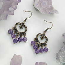 Cargar imagen en el visor de la galería, ARETES CANDELABRO CORAZÓN AMATISTA
