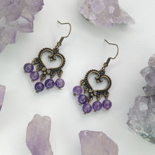 Cargar imagen en el visor de la galería, ARETES CANDELABRO CORAZÓN AMATISTA
