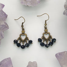 Cargar imagen en el visor de la galería, ARETES CANDELABRO CORAZON NEGRO
