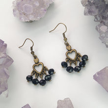 Cargar imagen en el visor de la galería, ARETES CANDELABRO CORAZON NEGRO
