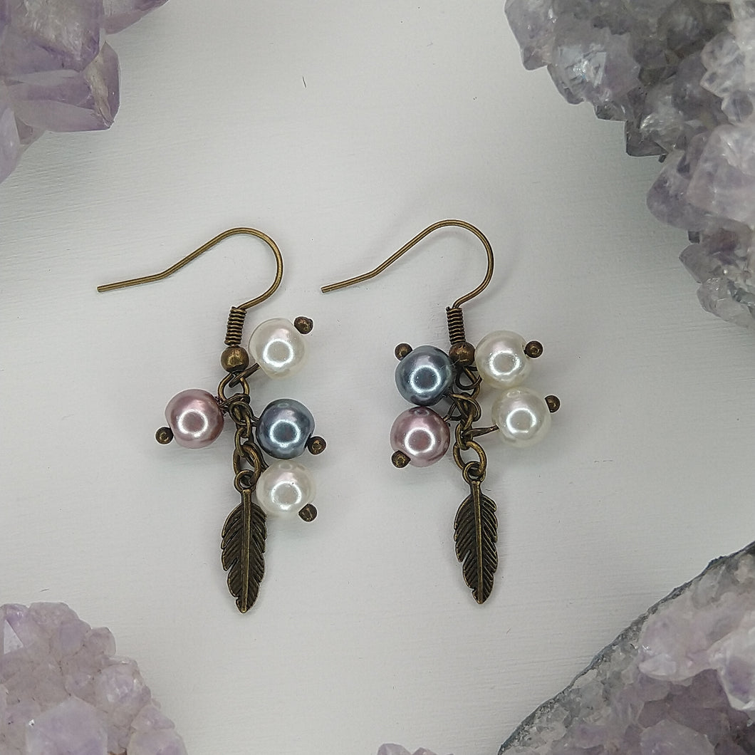 ARETES PLUMA MINI PERLA MULTICOLOR