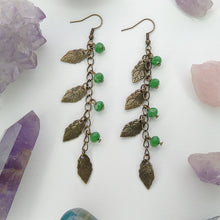Cargar imagen en el visor de la galería, ARETES HOJAS VERDE
