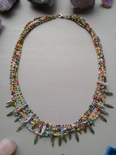 Cargar imagen en el visor de la galería, COLLAR CHAQUIRA CON PLUMAS
