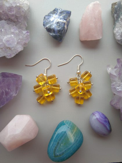 ARETES RACIMO CUBOS ÁMBAR