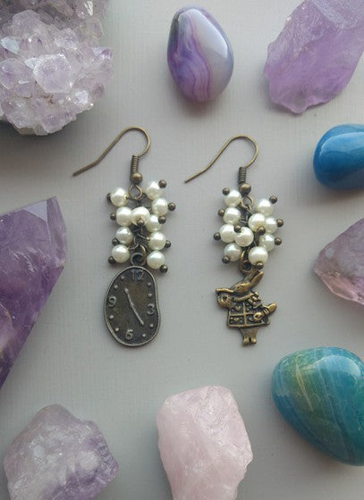 ARETES CONEJO RELOJ