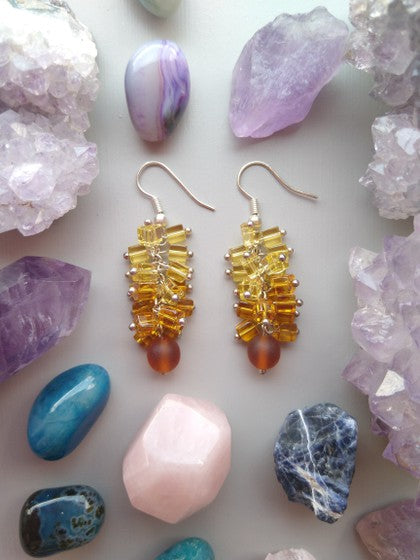 ARETES RACIMO ÁMBAR CON CAFÉ