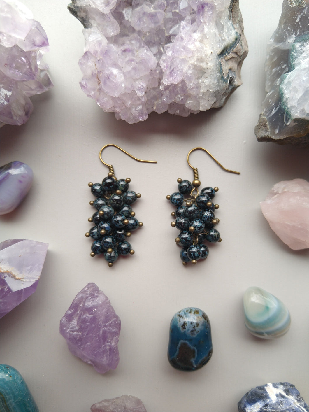 ARETES NEGROS CON GRIS