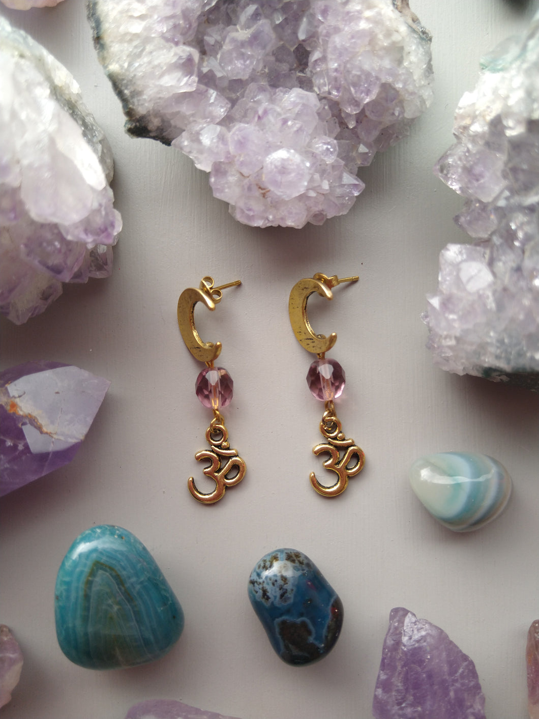 ARETES LUNA OM MORADO