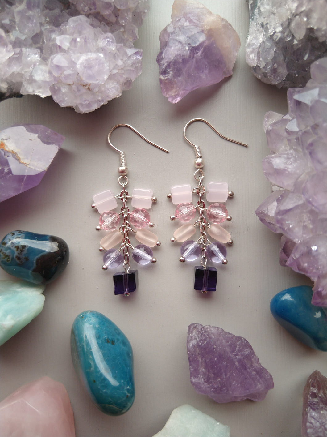 ARETES RACIMO MORADO CON ROSA
