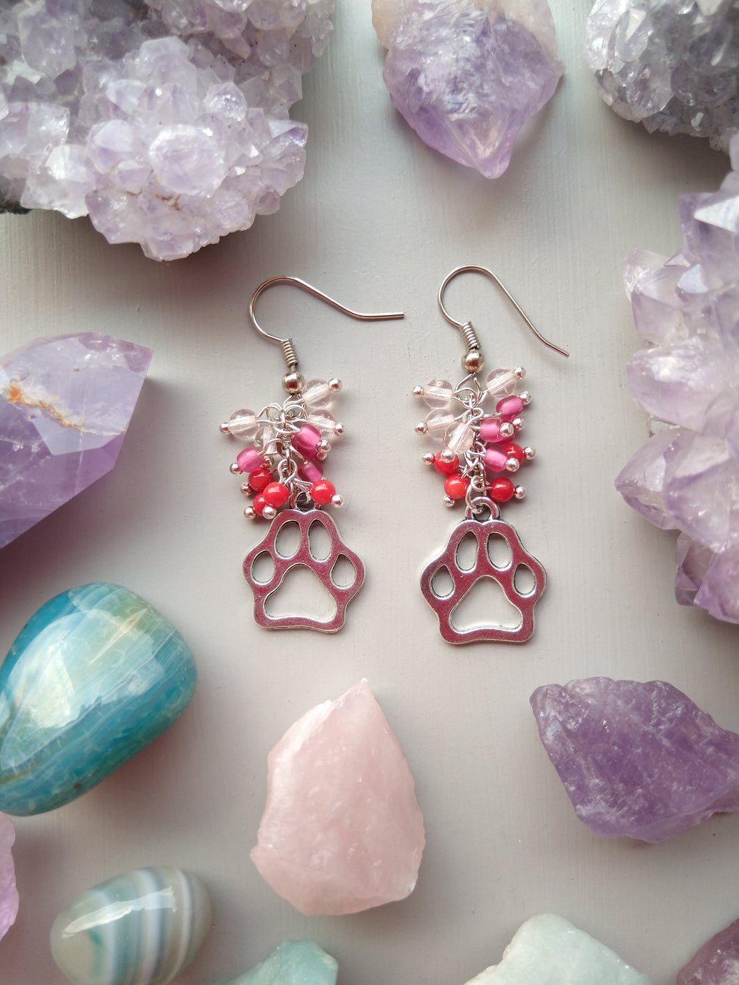 ARETES HUELLITA ROJO CON ROSA