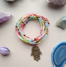 Cargar imagen en el visor de la galería, PULSERA ENVOLVENTE MULTICOLOR HAMSA

