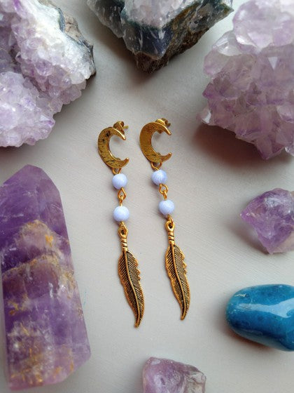 ARETES LUNA Y PLUMAS AZULES